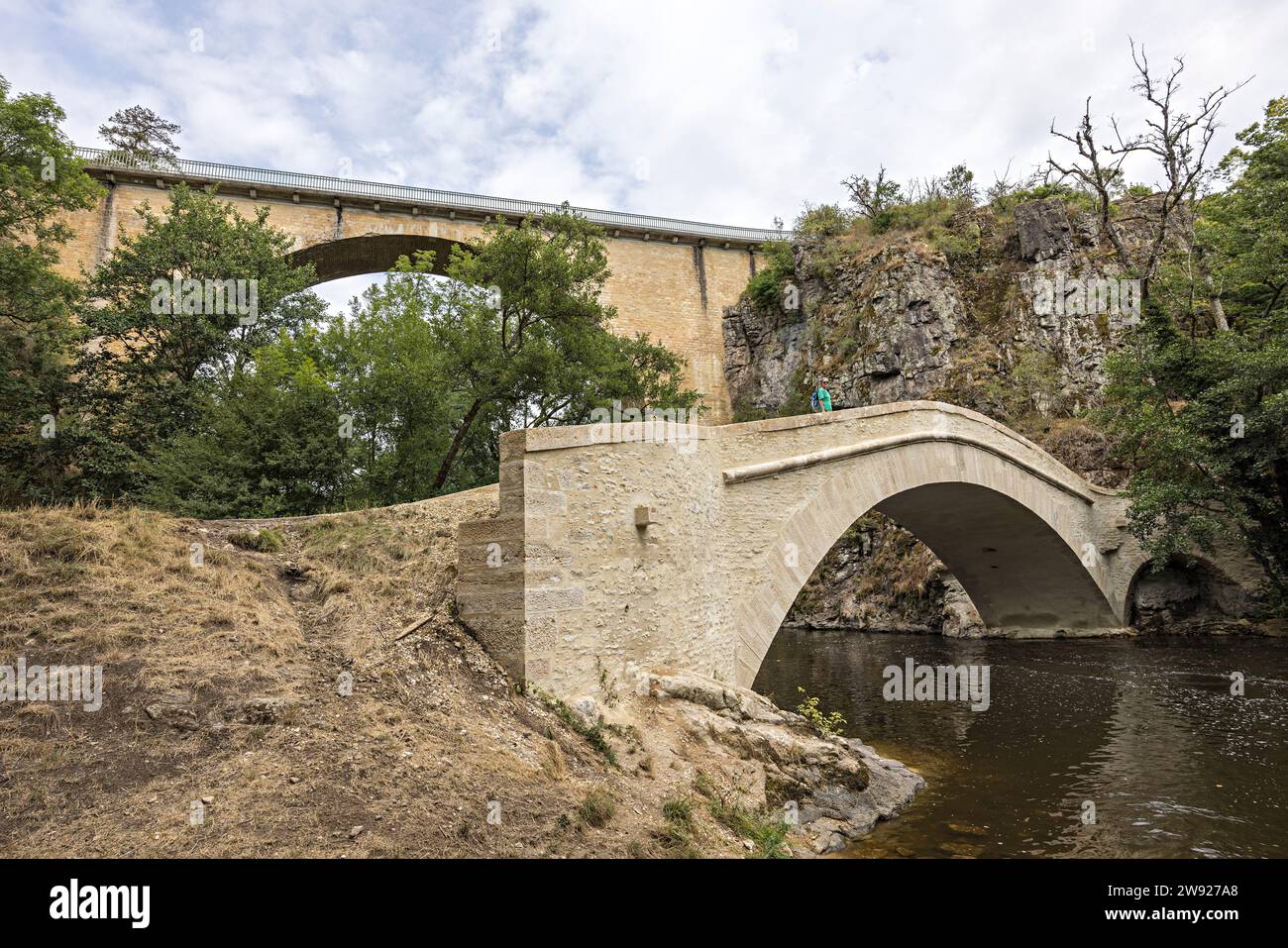 Deux ponts, ponts sur la Cure, Pont sur la Cure, Pierre-Perthuis, France Banque D'Images