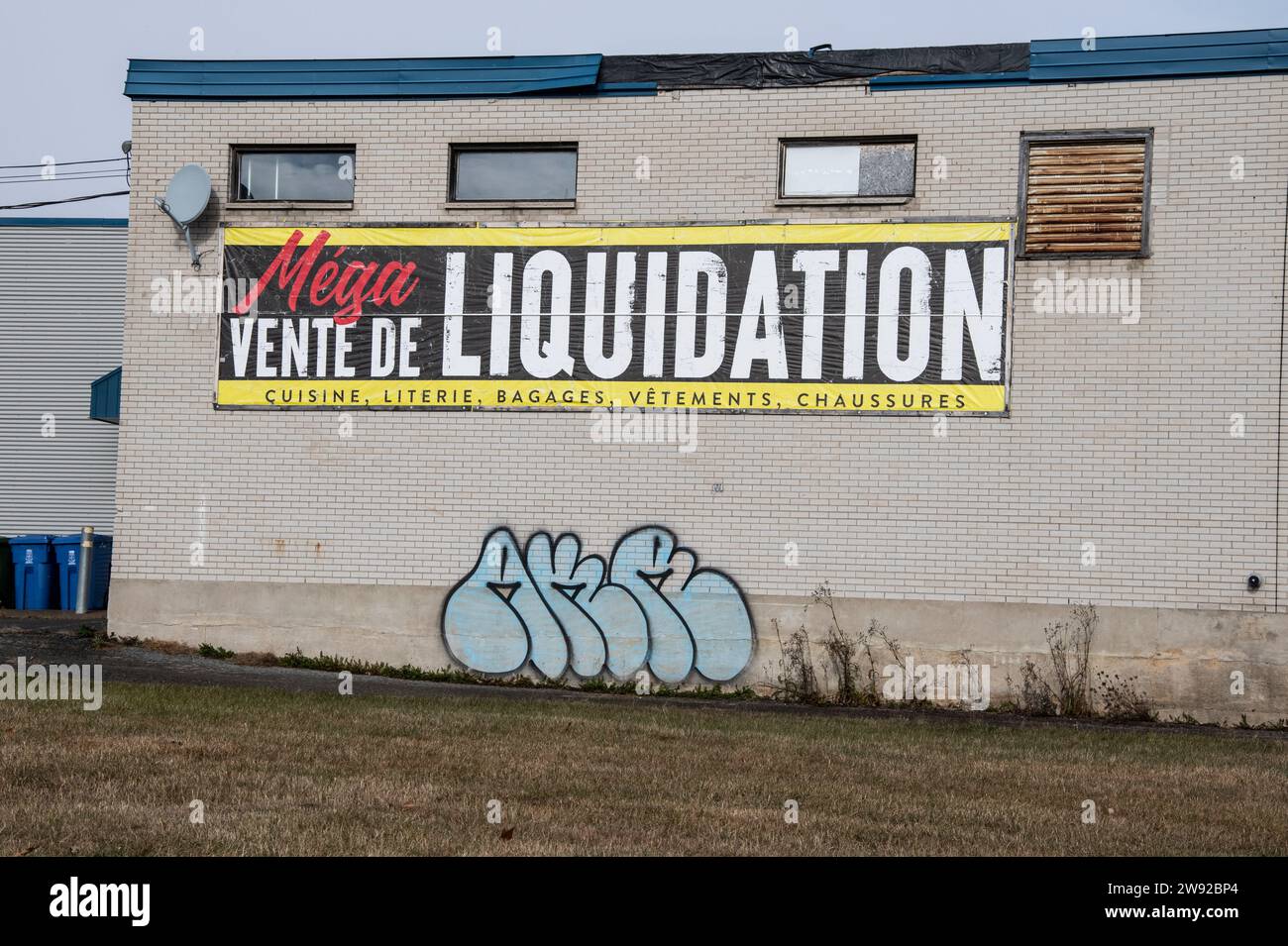 Magasin Mega Liquidation à Grenville, Québec, Canada Banque D'Images