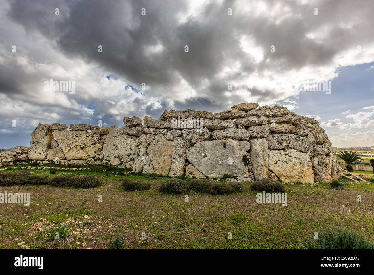 Les temples Ġgantija sur l'île de Gozo font partie des temples mégalithiques de Malte, classés au patrimoine mondial de l'UNESCO, et sont les plus anciens bâtiments autoportants à moitié préservés du monde. Xaghra, Malte Banque D'Images