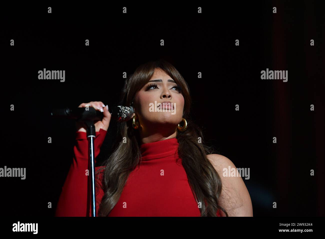 NEJ aka Nej (Nejoua Laamri) concert à Paris Bercy ACCOR Arena Banque D'Images