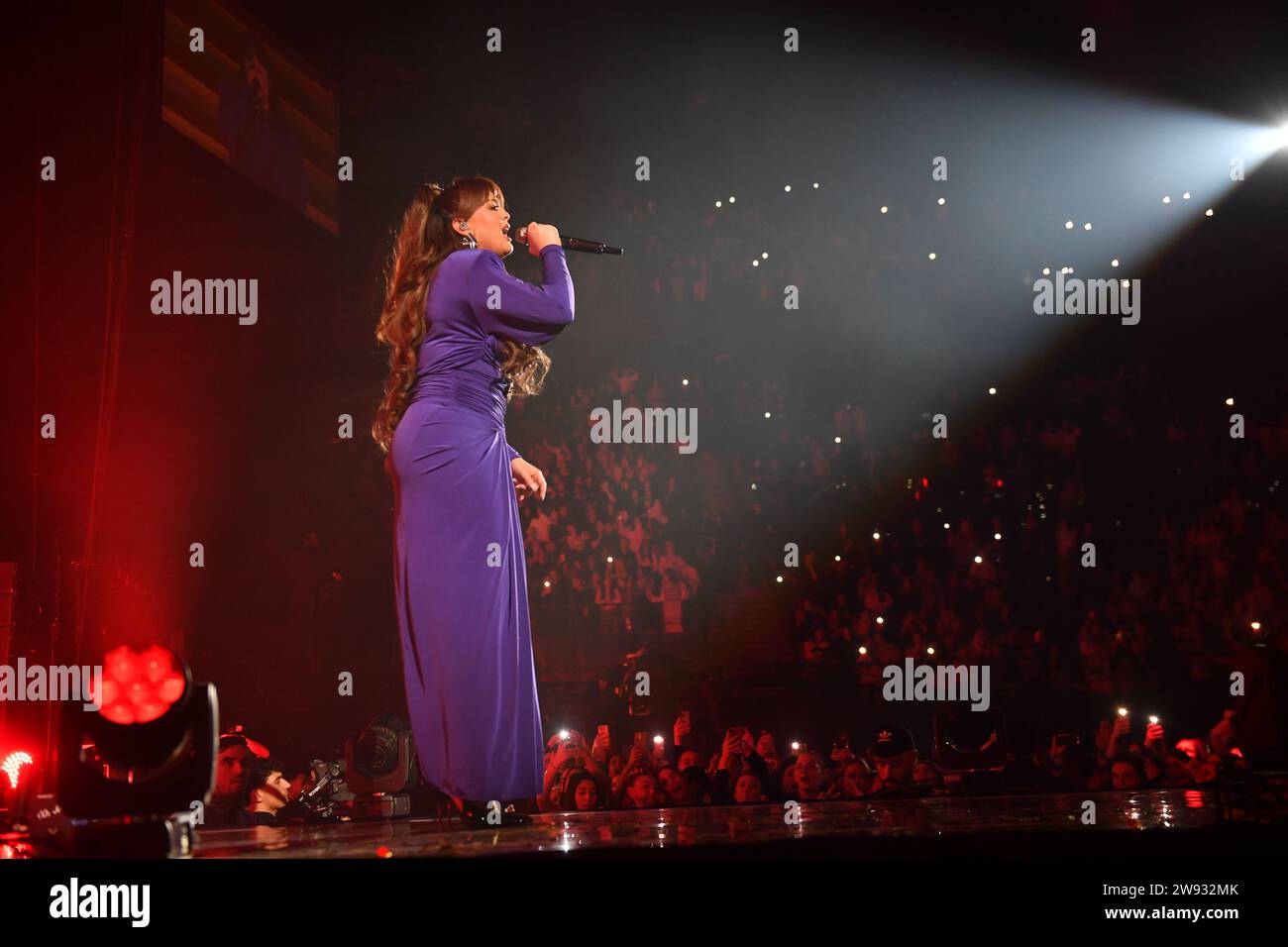 NEJ aka Nej (Nejoua Laamri) concert à Paris Bercy ACCOR Arena Banque D'Images