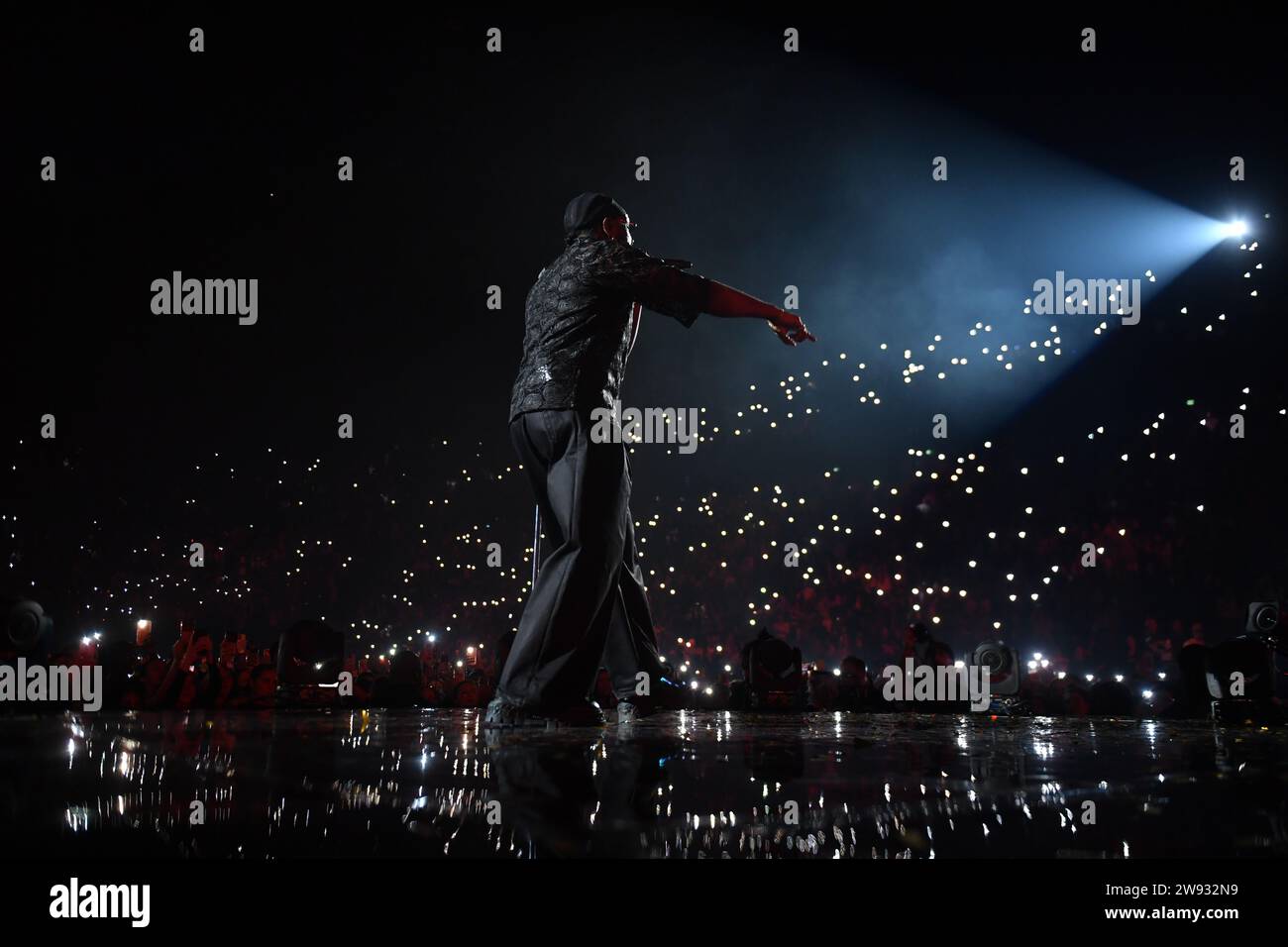 NEJ aka Nej (Nejoua Laamri) concert à Paris Bercy ACCOR Arena Banque D'Images