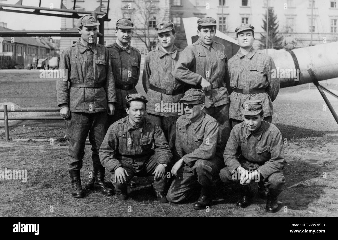 Jeunes Tchécoslovaques en service militaire obligatoire. Tchécoslovaquie, années 1950 Banque D'Images