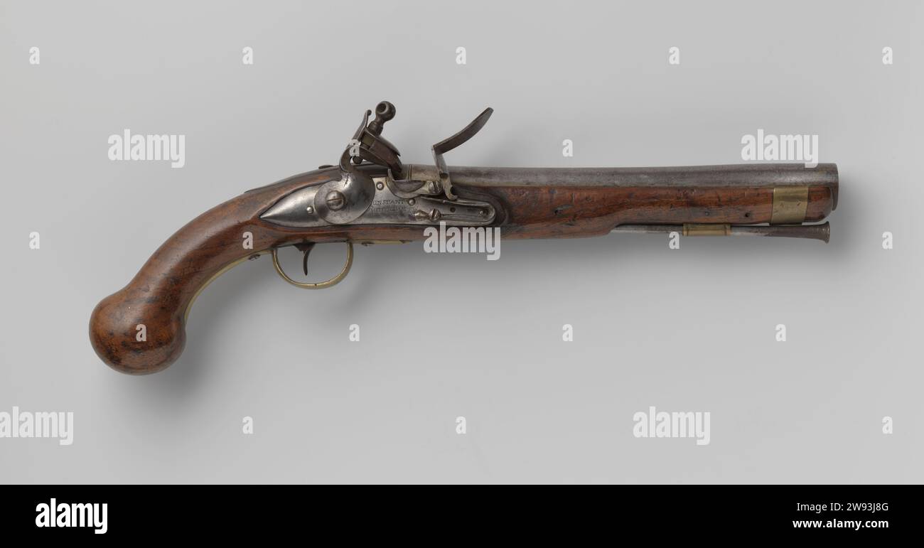 Flint Gordelstool, Marine ou Armée, Laurens constant, 1780 - 1784 pistolet Flintlock Flint beltstolool ou thunder outil en bois pour la marine ou l'armée ; à partir d'un ensemble de quatre fistoles de ceinture. La vis à chapeau de la serrure est percée et munie d'une fissure ; la plaque finale n'est pas traitée à l'exception d'une signature. Le canon commence tout droit et autour pour se rétrécir un peu vers le milieu, puis pour devenir plus large et ovale vers le tromp; le baril est estampillé sur le dessus avec les lettres LC sous une couronne et RD, sur le fond avec un A. le flacon est simplement coupé et se termine par un bouton de pompe en bois massif ; en face de la serrure, Banque D'Images