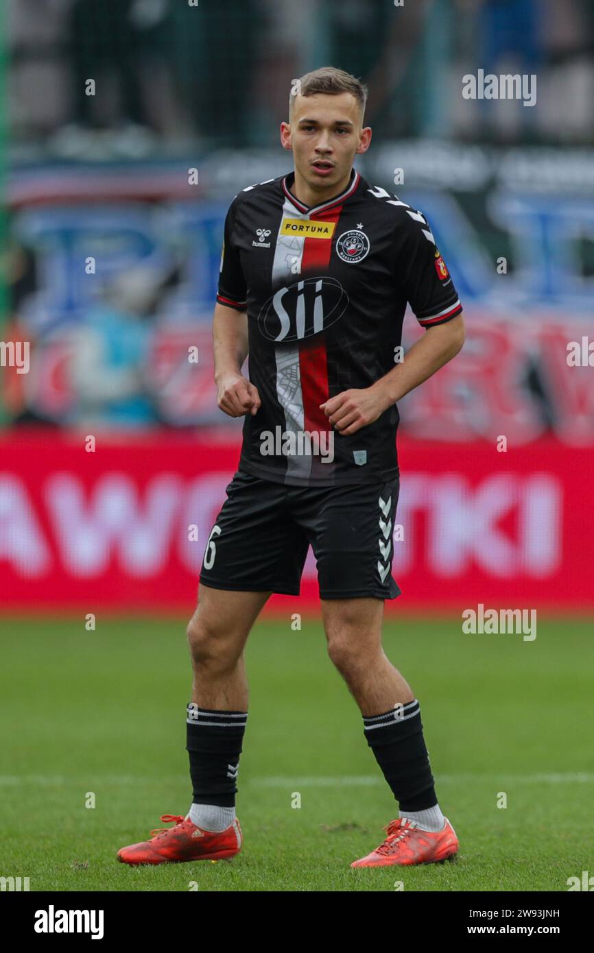 17 décembre 2023, KrakÃ³w, Pologne : Krzysztof Koton de Polonia Warszawa vu en action lors du match de football Fortuna 1 Polish League 2023/2024 entre Wisla Krakow et Polonia Warszawa au stade municipal de Cracovie. Score final ; Wisla Krakow 2:1 Polonia Warszawa. (Image de crédit : © Grzegorz Wajda/SOPA Images via ZUMA Press Wire) USAGE ÉDITORIAL SEULEMENT! Non destiné à UN USAGE commercial ! Banque D'Images