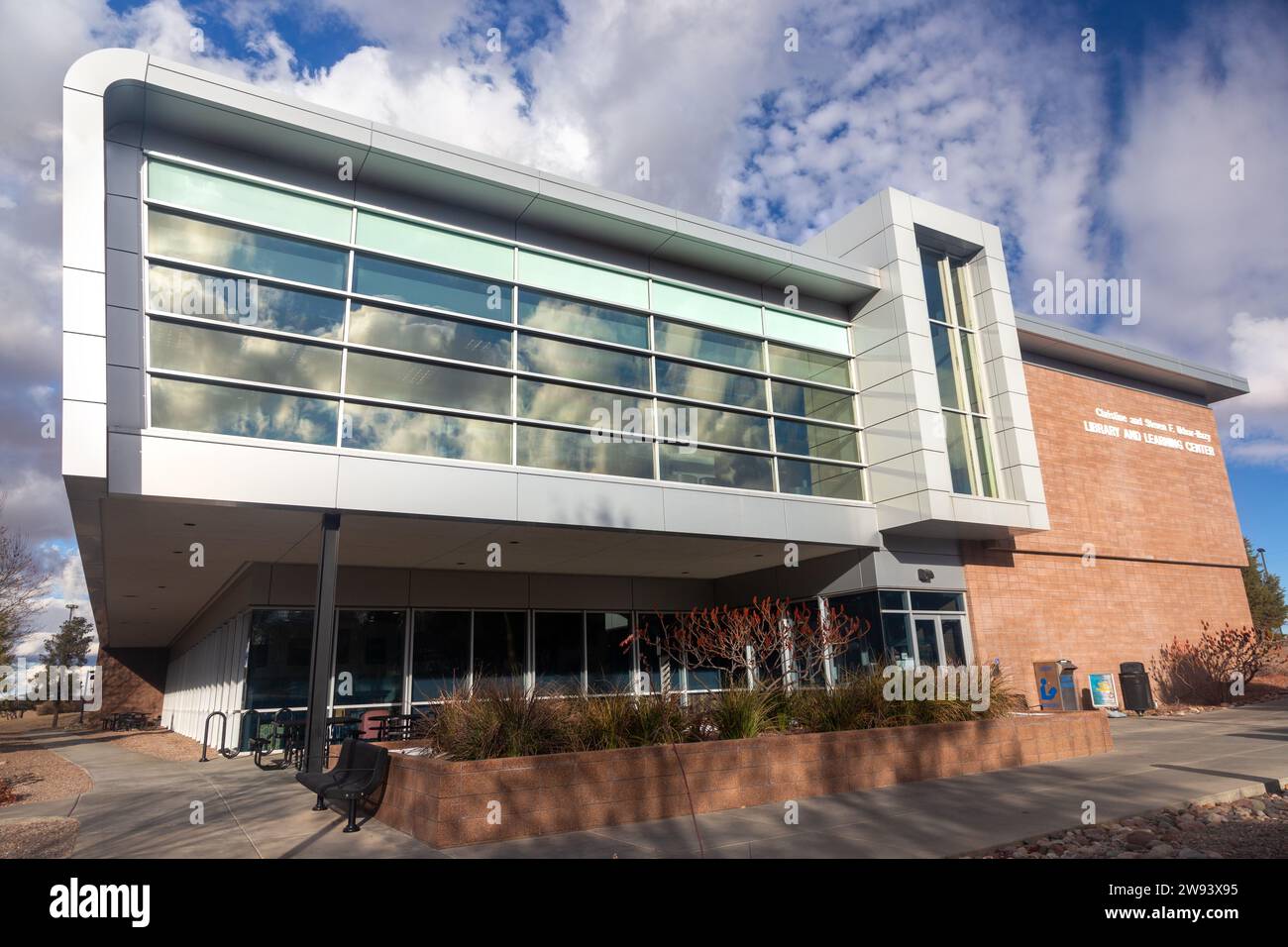 University Library Modern Building façade extérieure du célèbre campus d'ingénierie aéronautique Embry-Riddle Prescott Arizona Southwest USA Banque D'Images