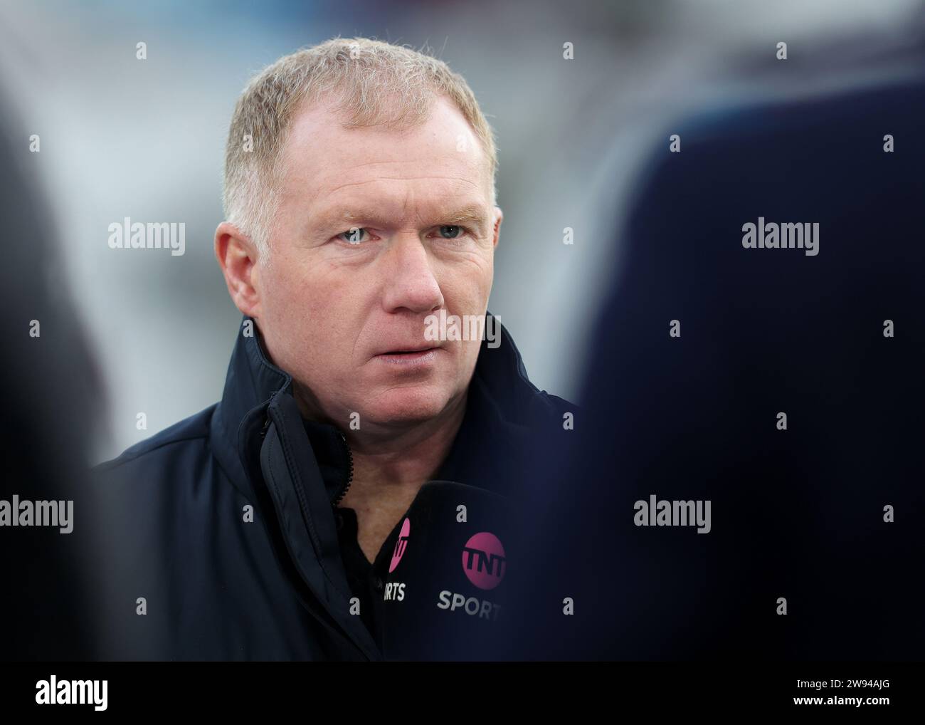 Londres, Royaume-Uni. 23 décembre 2023. Paul Scholes est vu côté terrain alors qu'il travaillait pour TNT Sports pendant le match de Premier League au London Stadium, Londres. Le crédit photo devrait se lire : Paul Terry/Sportimage crédit : Sportimage Ltd/Alamy Live News Banque D'Images