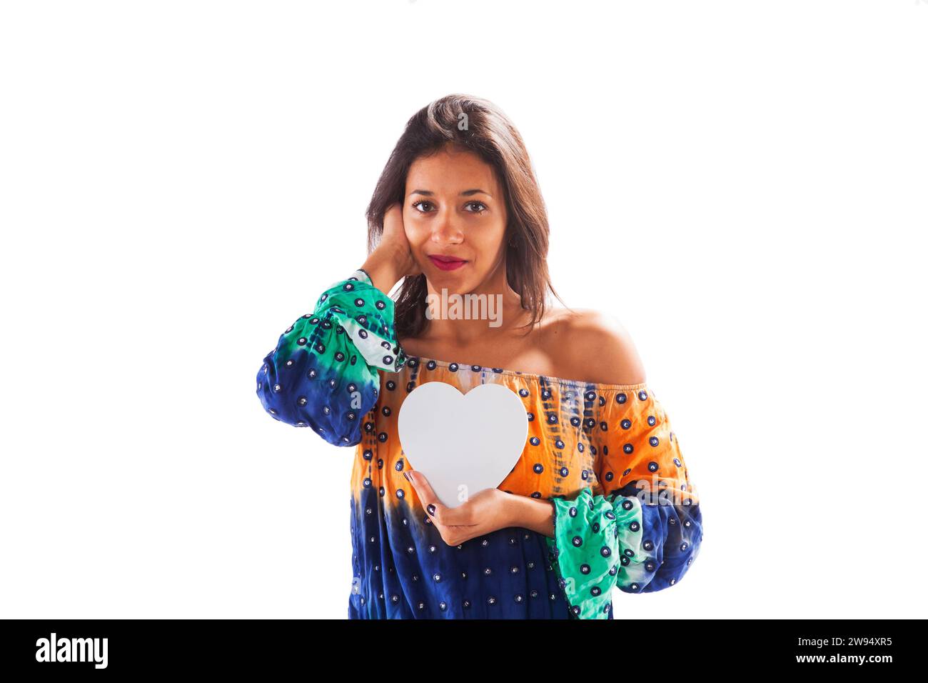 Femme tenant une forme de coeur Banque D'Images
