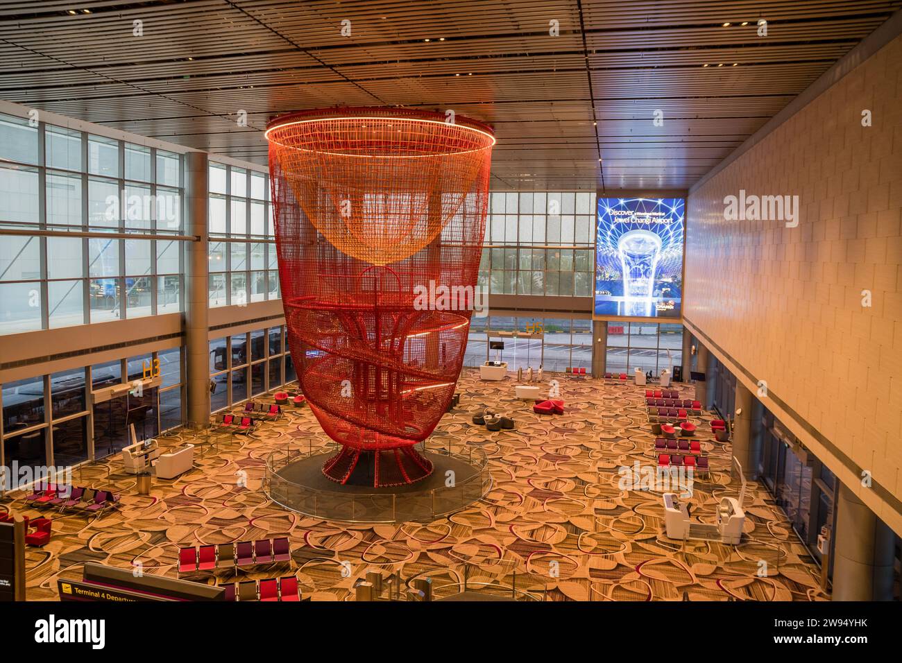 Le lustre, structure de jeu, aire de jeux filet de cinq étages, sculpture d'art, aire de jeux de lustre à T4 Transit, aéroport de Changi, Singapour Banque D'Images