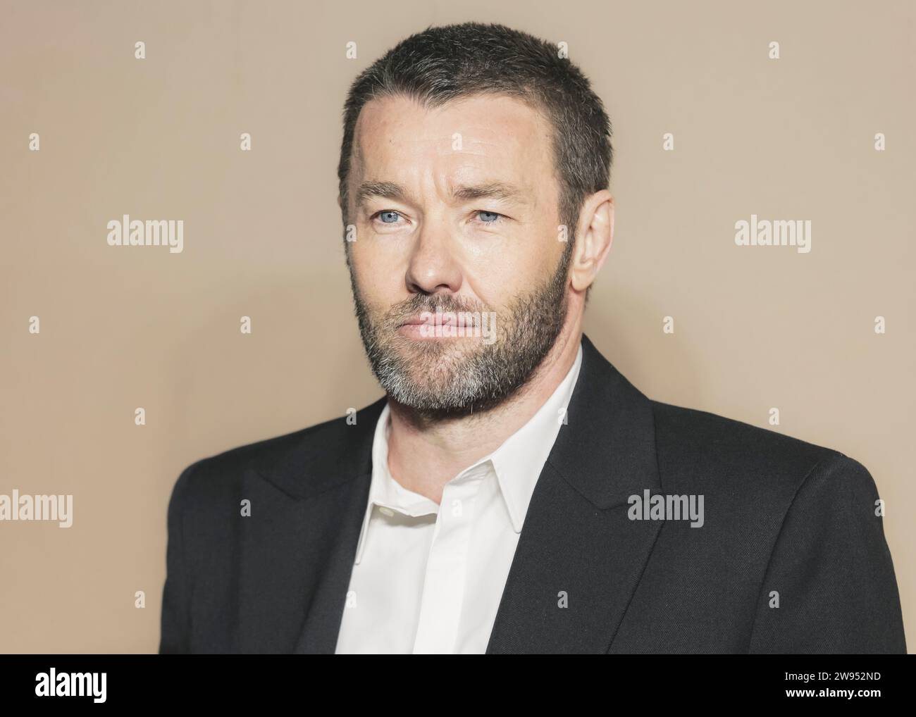 Joel Egerton, acteur et cinéaste australien assiste à la première de « The Boys in the Boat », close up of face, Londres, Royaume-Uni Banque D'Images