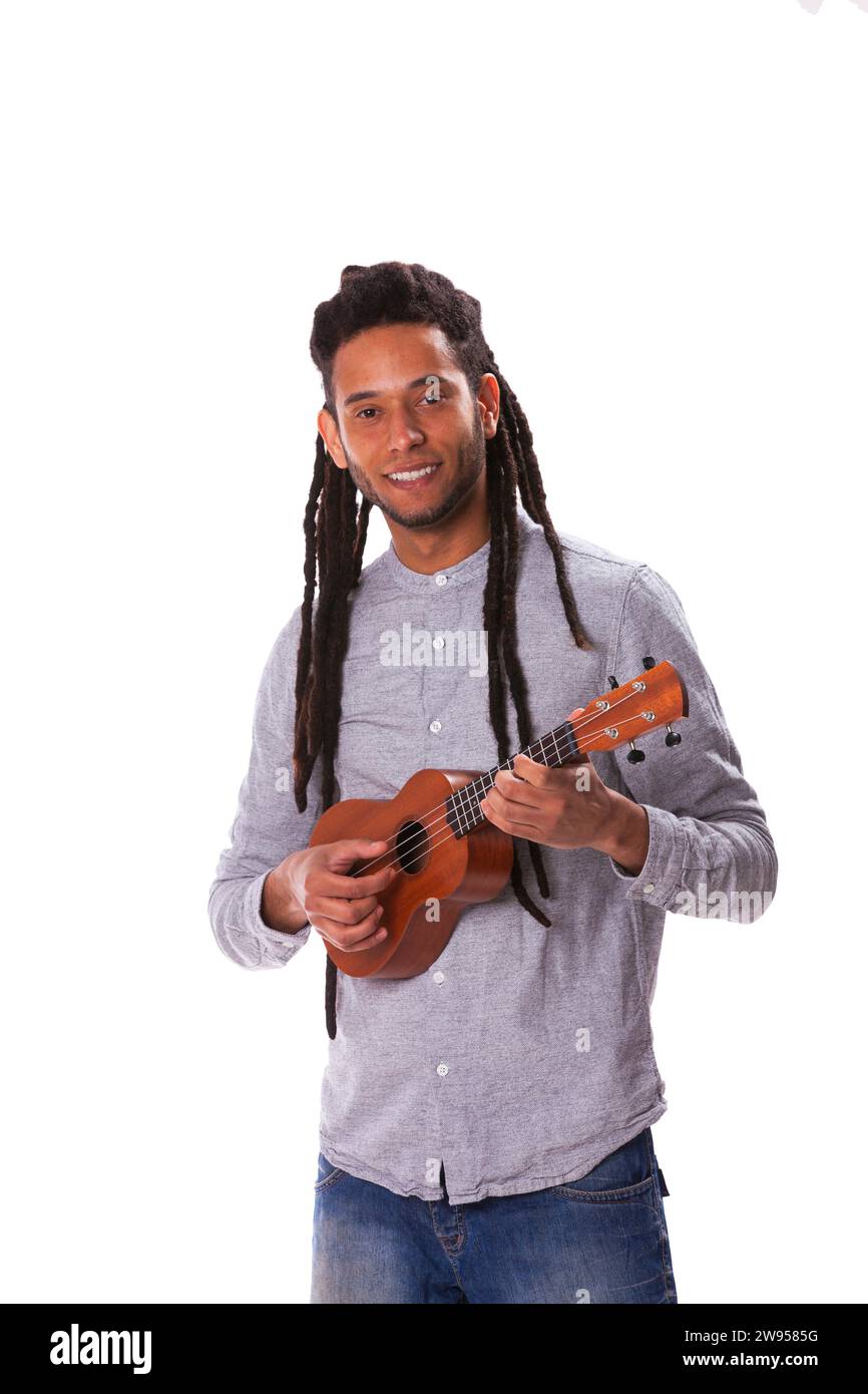homme rastafari tenant une guitare classique Banque D'Images