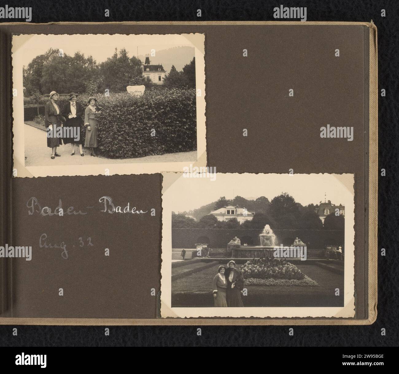 Else Wachenheimer-Moos en vacances avec deux femmes inconnues, août 1932, Baden-Baden, famille Wachenheimer (peut-être), 1932 photographie la feuille contient deux photos. Toutes les photos d'Else Wachenheimer-Moos (col léger) et de deux femmes inconnues. Extrait de l'album, jaquette demi-taille, couleur crème avec cordon de reliure avec motif de travail. Support photographique Baden-Baden. Carton gélatine argent imprimer vie de famille à la maison Baden-Baden Banque D'Images