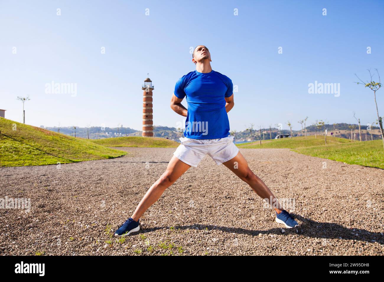 Jeune homme faisant de l'exercice en plein air à Lisbonne Banque D'Images