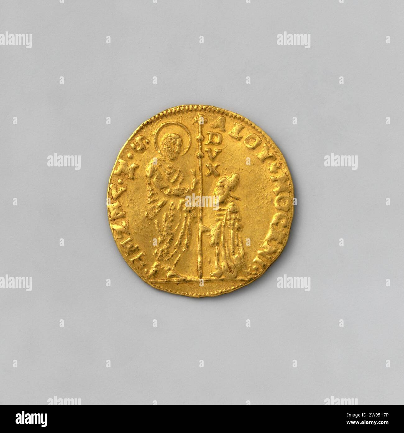 Dukaat de Venise du Doge Alois Mocenigo I, 1570-1577, Anonyme, 1570 - 1577 pièce pièce d'or. Devant : le doge avec le personnel, sur quelle croix, agenouillé pour un Saint marcus debout à droite regardant. Juste le long du personnel les lettres DVX. Revers : debout à l'intérieur d'un Christ ovale, entouré d'étoiles. Bord lisse. Venise or (métal) frappant (travail des métaux) Venise Banque D'Images