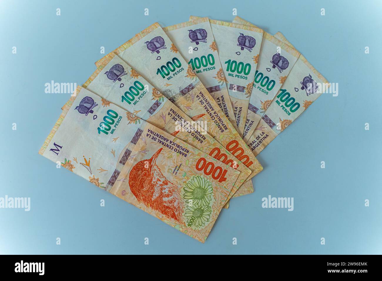 Vue rapprochée des billets de peso argentins, monnaie Argentine, inflation Argentine Banque D'Images