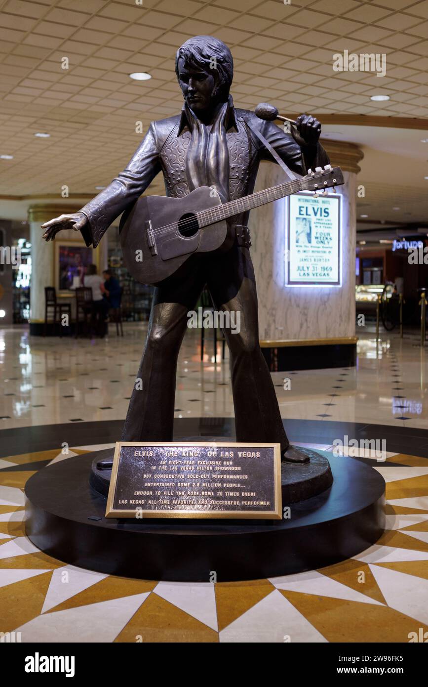 Une statue d'Elvis Presley à l'intérieur du Westgate Resort à Las Vegas, Nevada, États-Unis. Photo prise le 7 décembre 2023. © Belinda jiao jiao.bilin@gmail Banque D'Images