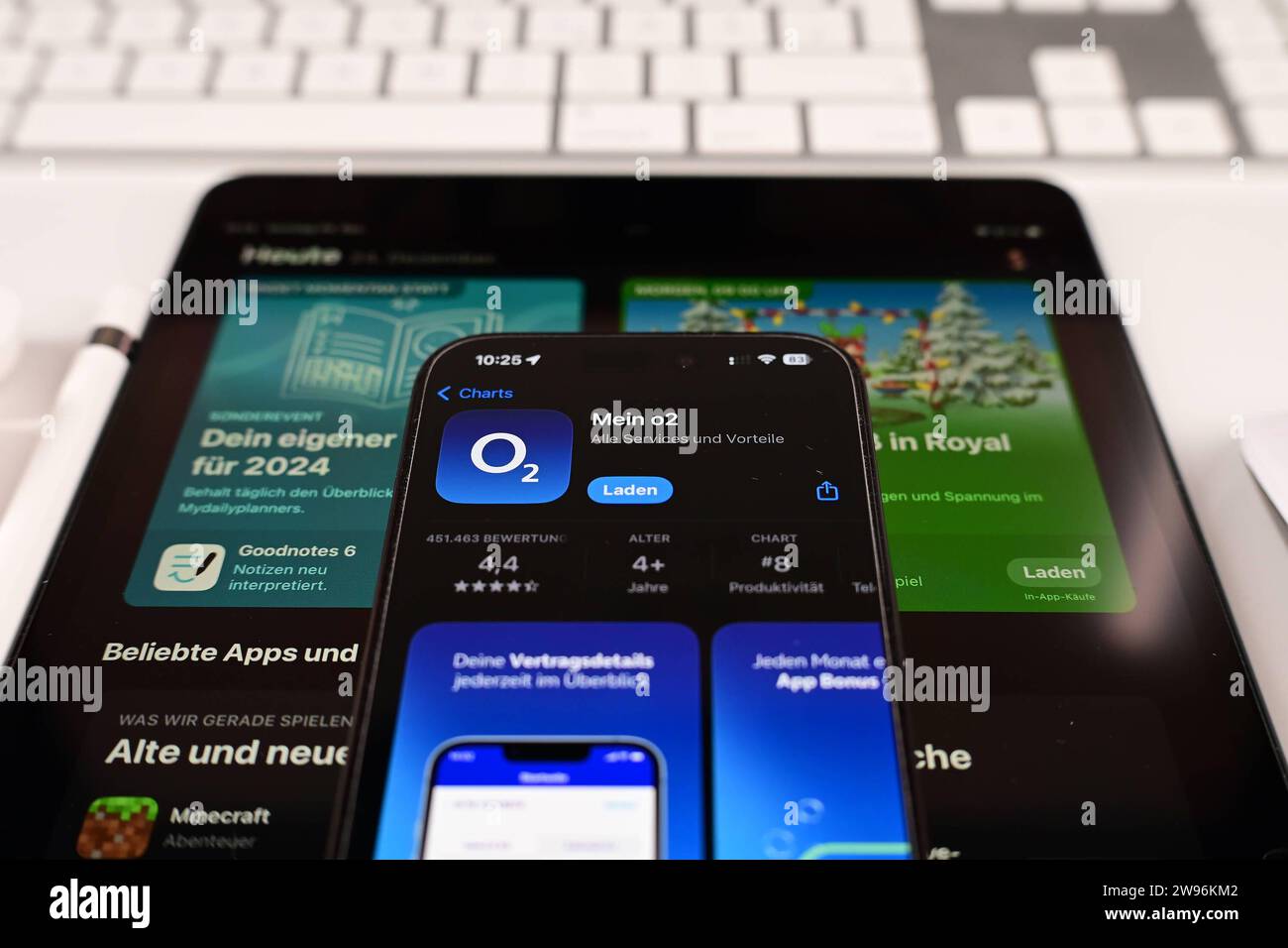O2 Neues Handy Bei Bestehendem Vertrag Stock- und Symbolbilder I 24.12.2023 O2, Telekommunikationsunternehmens