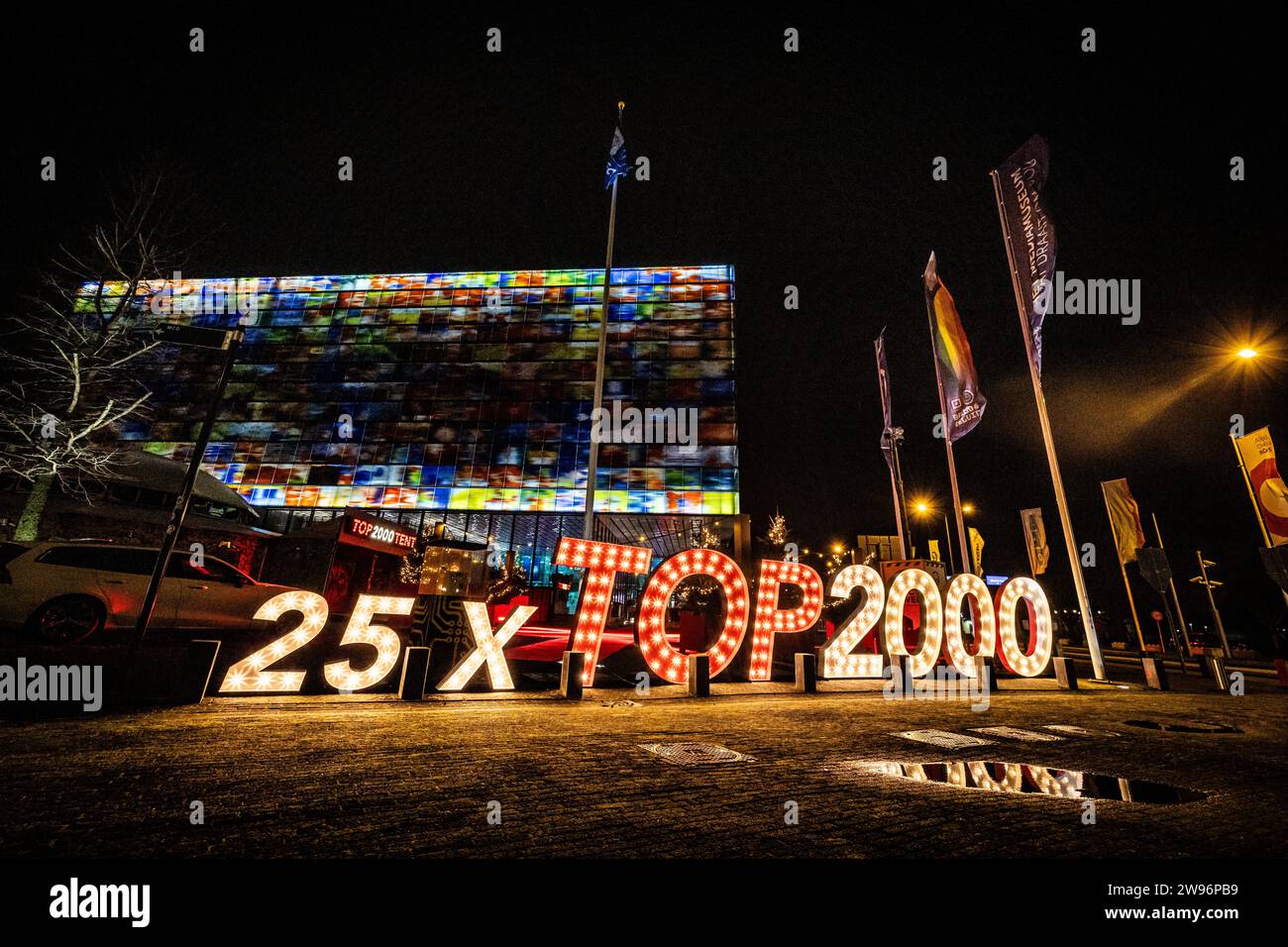 HILVERSUM les lettres et les chiffres du Top 2000 à la porte du son