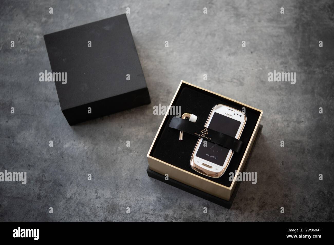 Nokia Oro téléphone mignon Banque D'Images