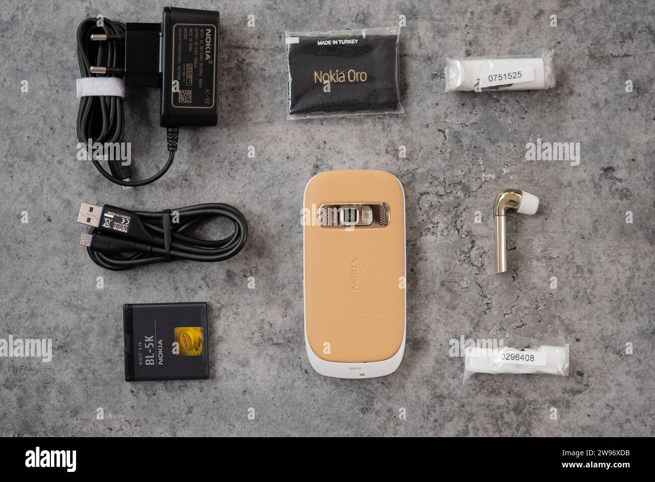 Nokia Oro téléphone mignon Banque D'Images