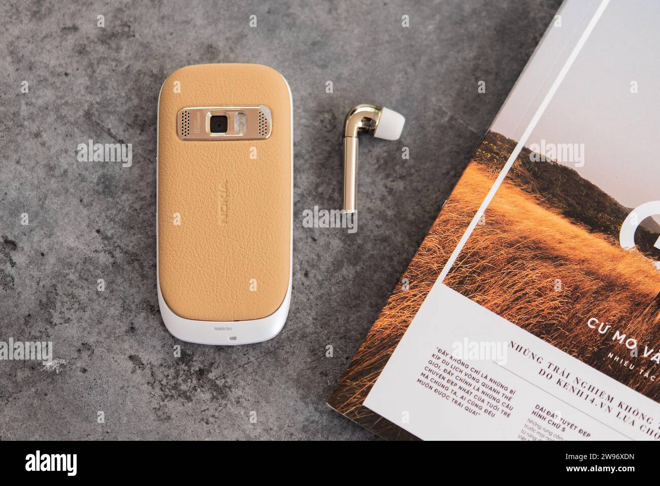 Nokia Oro téléphone mignon Banque D'Images