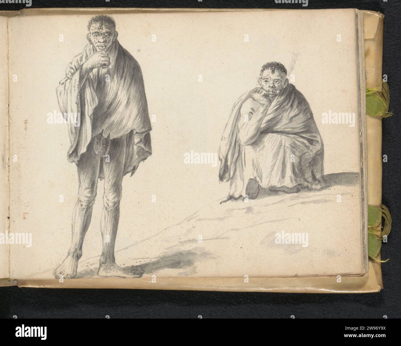 Deux hommes Khoisan sud-africains ; l'un fume une pipe, Esaias Bourse, 1662 le dessinateur a signé des taches sur le visage de l'homme de gauche, peut-être qu'il a de l'albinisme. L'homme porte un petit débarbouillette, et un large morceau autour de ses épaules et du haut du corps qui descend sur ses hanches. Il peut s'agir d'un tissu de textile aux bords effilochés, ou de la couverture en cuir traditionnelle du Khoisan. Sa couverture croisée est visible sous le manteau. L'homme de droite s'accroupe sur la pente. Mis à part l'épaule et le bras droits, il est complètement habillé d'un large manteau (textile ou peau d'animal) sur ses genoux. Ses deux pieds A. Banque D'Images