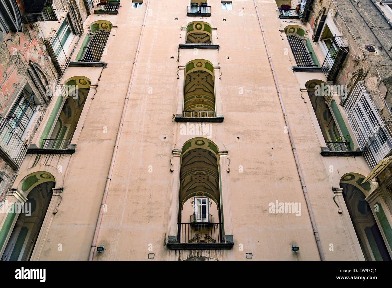 Le Palazzo dello Spagnolo est un du baroque tardif ou Rococo-style palace dans le centre de Naples Banque D'Images