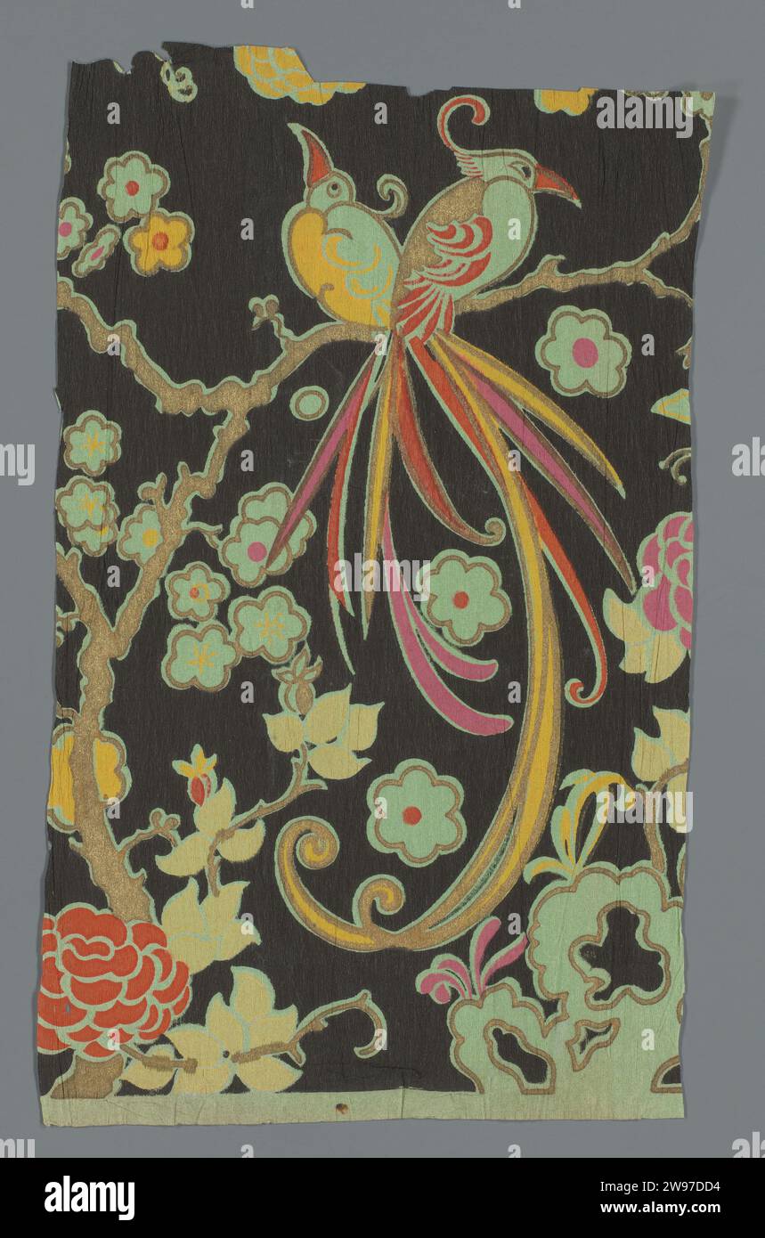 Feuille avec deux oiseaux sur la branche de fleur, anonyme, c. 1850 - c. 1950 feuille avec deux oiseaux avec de longues queues assis sur une branche avec fleur sur un fond noir. Au fond aussi une fleur. Décoration japonaise. papier crêpe. peinture (revêtement). décoration d'impression en bloc (procédé d'impression en relief) dérivée de formes végétales. autre ornement dérivé de formes animales. oiseaux ornementaux Banque D'Images