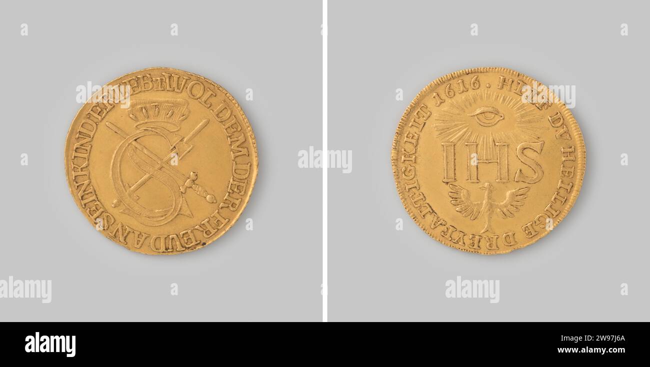 Dukaat de Saksen, Albertinian Line, van Sophia, épouse de l'électeur Christian I, 1616 ,, pièce de 1616 pièce d'or. Devant : sur deux épées croisées, monogramme couronné, composé des lettres C et L. côté rail : sur une ligne les lettres I, H et S. au-dessus de lui l'œil tout-voyant et au-dessous de cet aigle. Année au sommet du changement. Bord de câble. À cause d'un dukkaat pour enfants mentionné sur le devant. Cette pièce, également appelée Sophiendukat, a été vérifiée à plusieurs reprises jusqu'en 1812. Dresde or (métal) frappe (travail des métaux) Banque D'Images