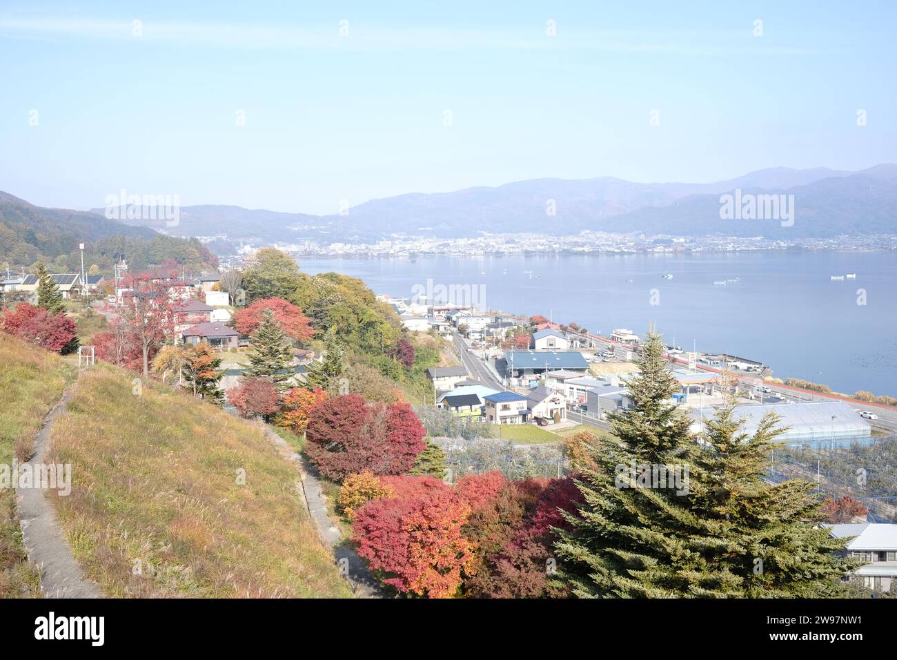 Paysage d'automne du lac Suwa sur le chemin de Takayama à Tokyo Banque D'Images