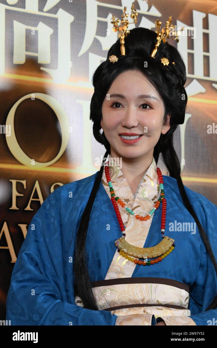 L'actrice et chanteuse chinoise Lou Yixiao assiste à l'activité Sohu à Pékin, en Chine. 22 décembre 2023. (Photo ChinaImages/Sipa USA) crédit : SIPA US/Alamy Live News Banque D'Images