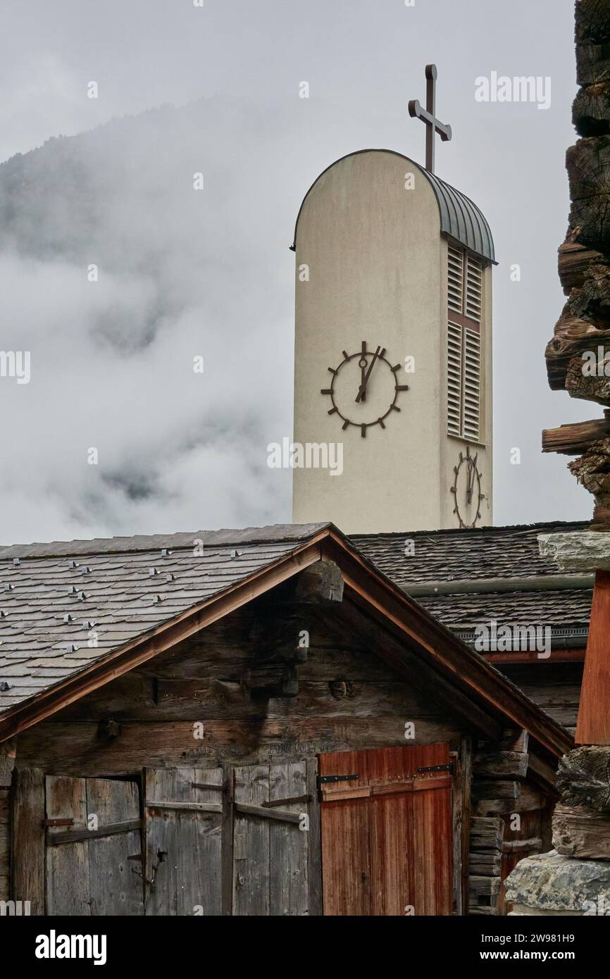 Le clocher de l'église en Valais, Suisse Banque D'Images