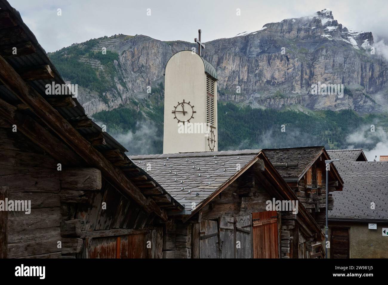 Le clocher de l'église en Valais, Suisse Banque D'Images