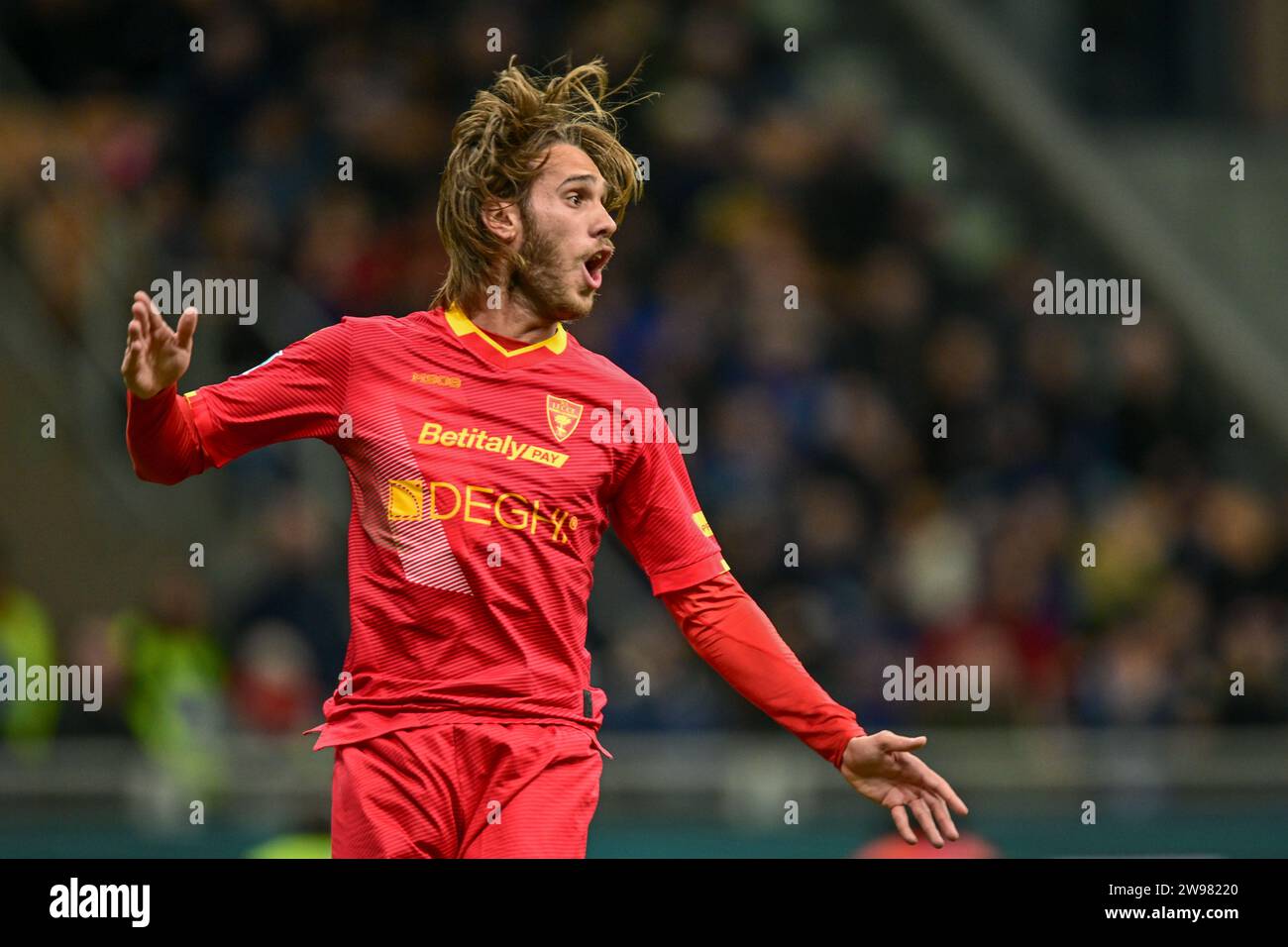 Milan, Italie. 23e, décembre 2023. Antonino Gallo (25) de Lecce vu lors du match de Serie A entre l'Inter et Lecce à Giuseppe Meazza à Milan. (Crédit photo : Gonzales photo - Tommaso Fimiano). Banque D'Images