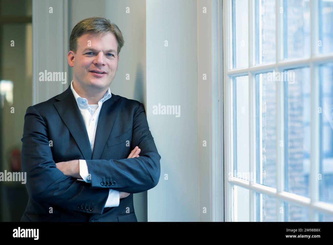 Portrait de Pieter Omtzigt, chef et dirigeant politique du parti contractuel NSC / Nieuw Sociaal dans la 2e chambre du Parlement néerlandais. Après plusieurs années de travail seul, il a créé le NSC en 2023, a remporté 20 sièges, donnant au NSC un poste pour négocier pour les positions de la Coalition et Kabinet. Portrait réalisé en 2011. Banque D'Images