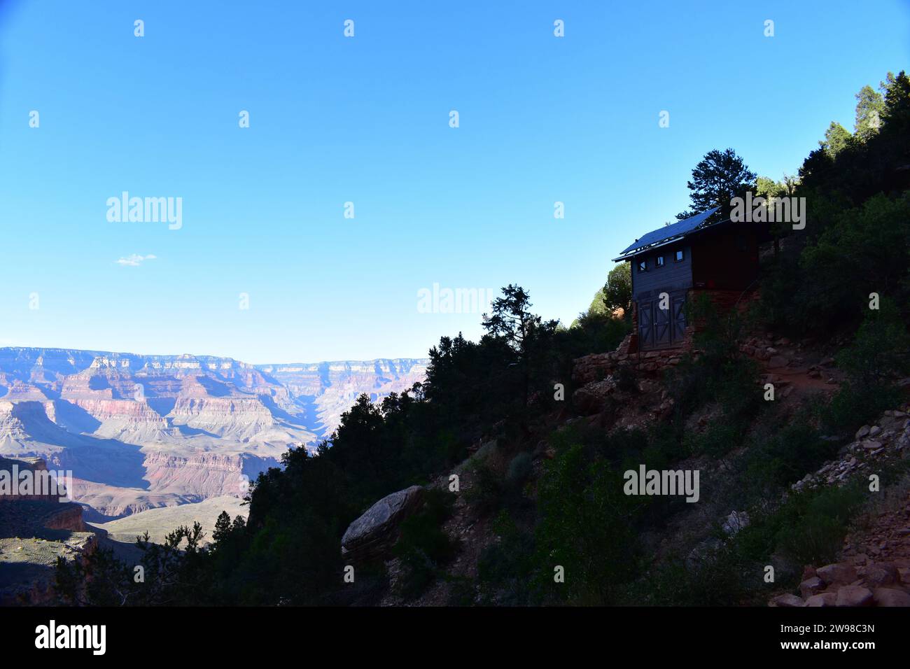 Vue sur le resthouse de 3 miles à l'ombre de la vallée sur le Bright Angel Trail et le Grand Canyon en arrière-plan Banque D'Images