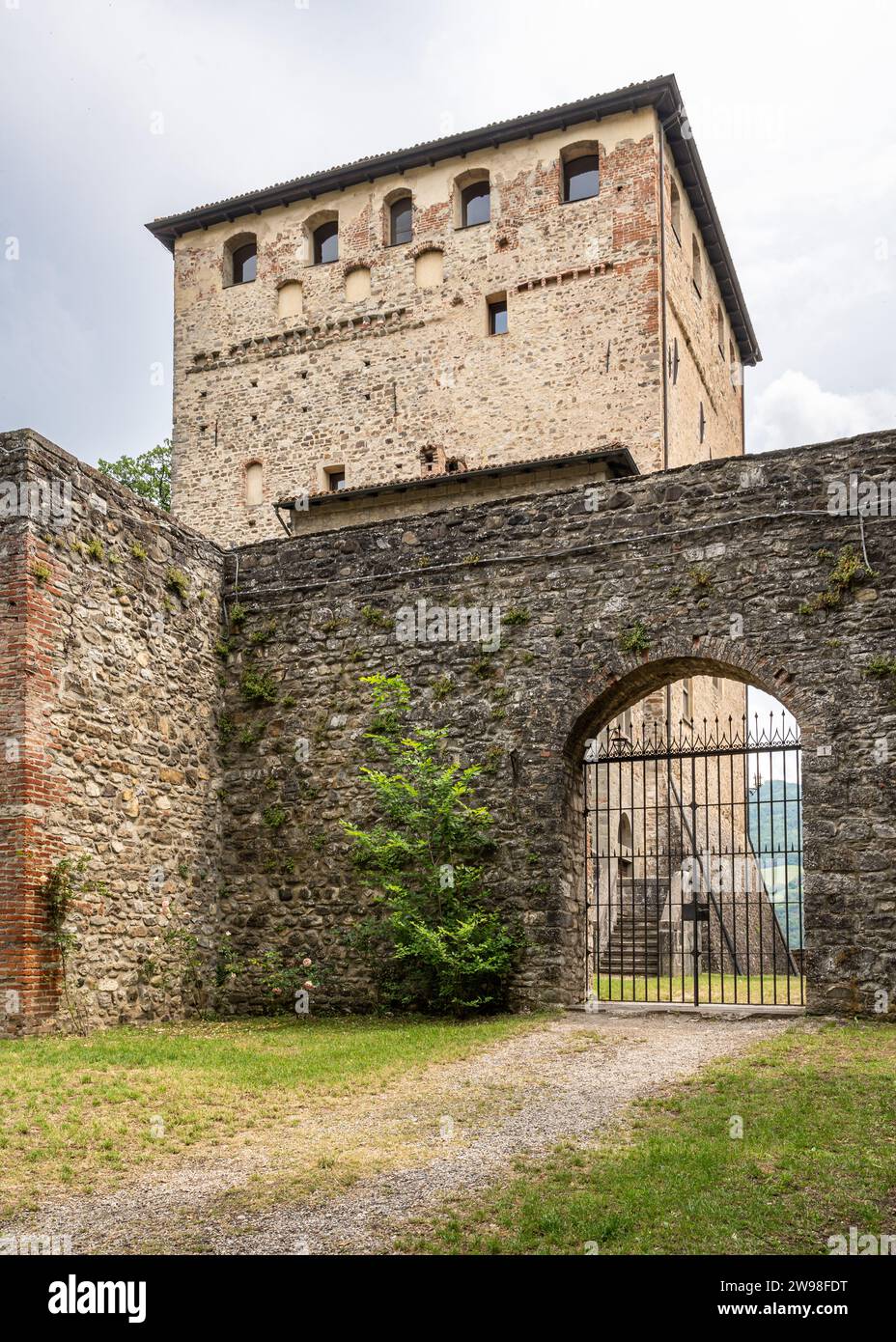 Le majestueux château de Bobbio situé dans la région Emilie-Romagne en Italie. Banque D'Images