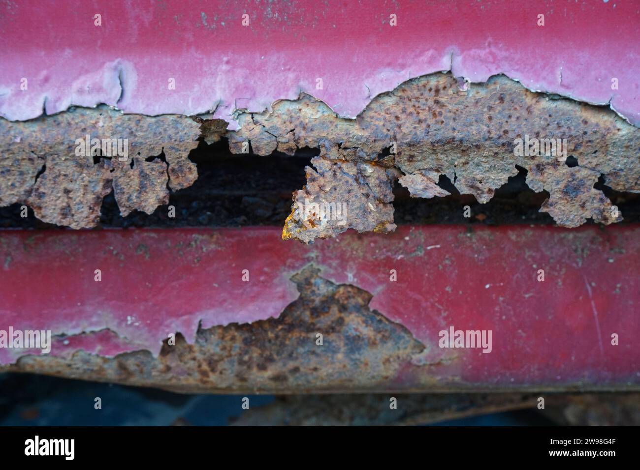 surface rouillée d'un vieux métal rouge Banque D'Images