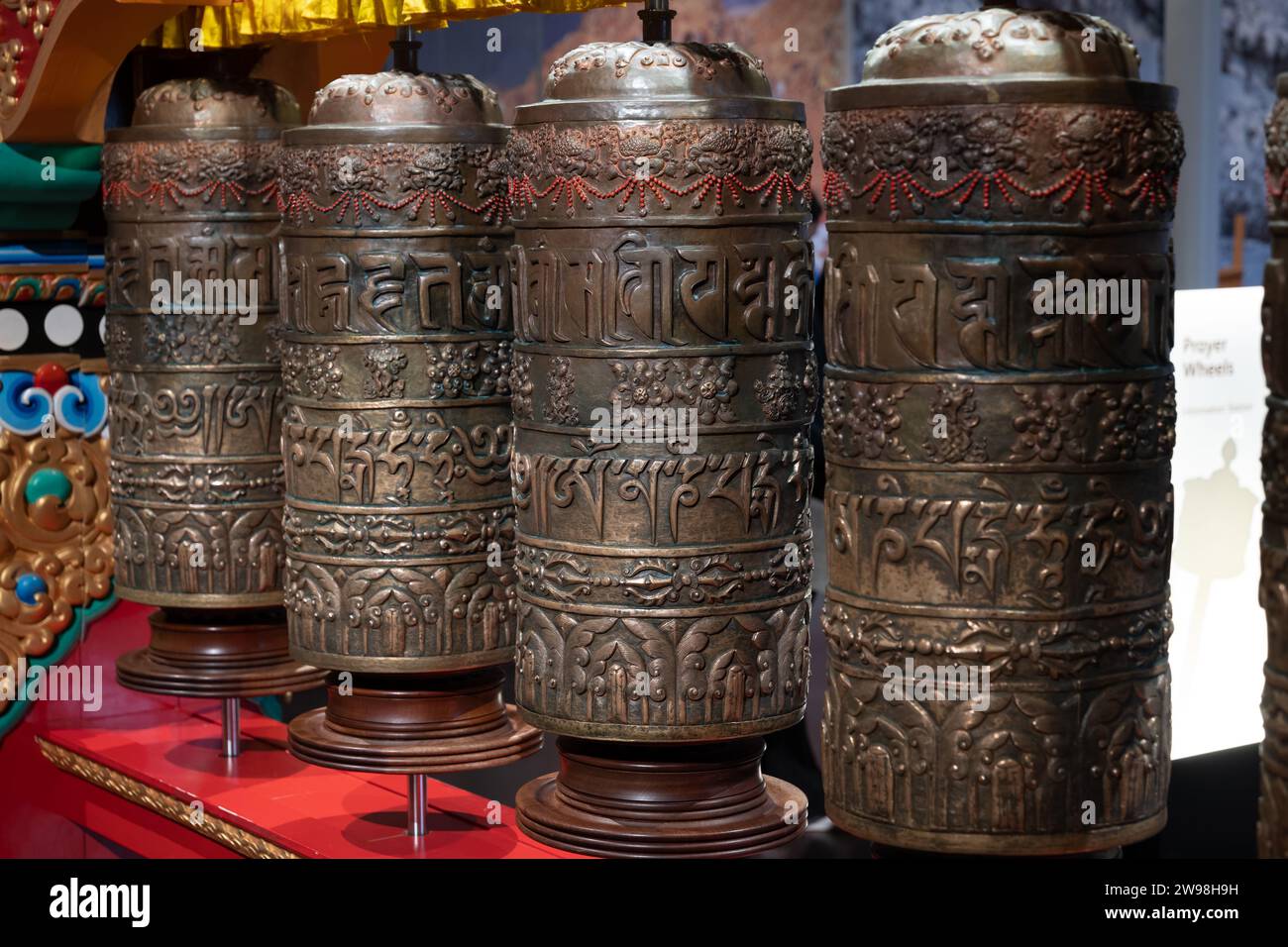 Roues à prière du Népal au Musée national d'Écosse à Édimbourg, Écosse, Royaume-Uni. Banque D'Images