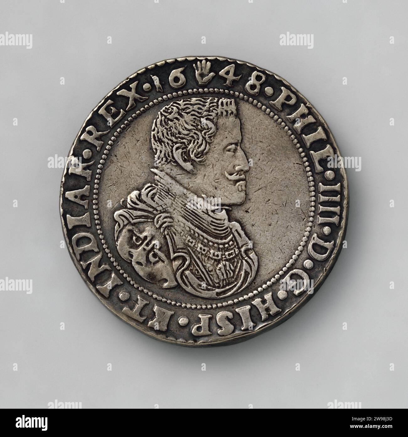 Piedfort d'un Dukaton de Brabant de Philips IV, 1648, Anonyme, pièce d'argent de 1648 pièces. Recto : portrait de Philips IV à droite. Année, entre quelle main, dans l'affichage. Revers : armoiries coordonnées tenues par deux lions. Sous les armoiries deux fers à feu tournés l'un vers l'autre avec des étincelles, dont Gulden Vlies. Piedfort. Anvers argent (métal) frappe (travail des métaux) Espagne Banque D'Images