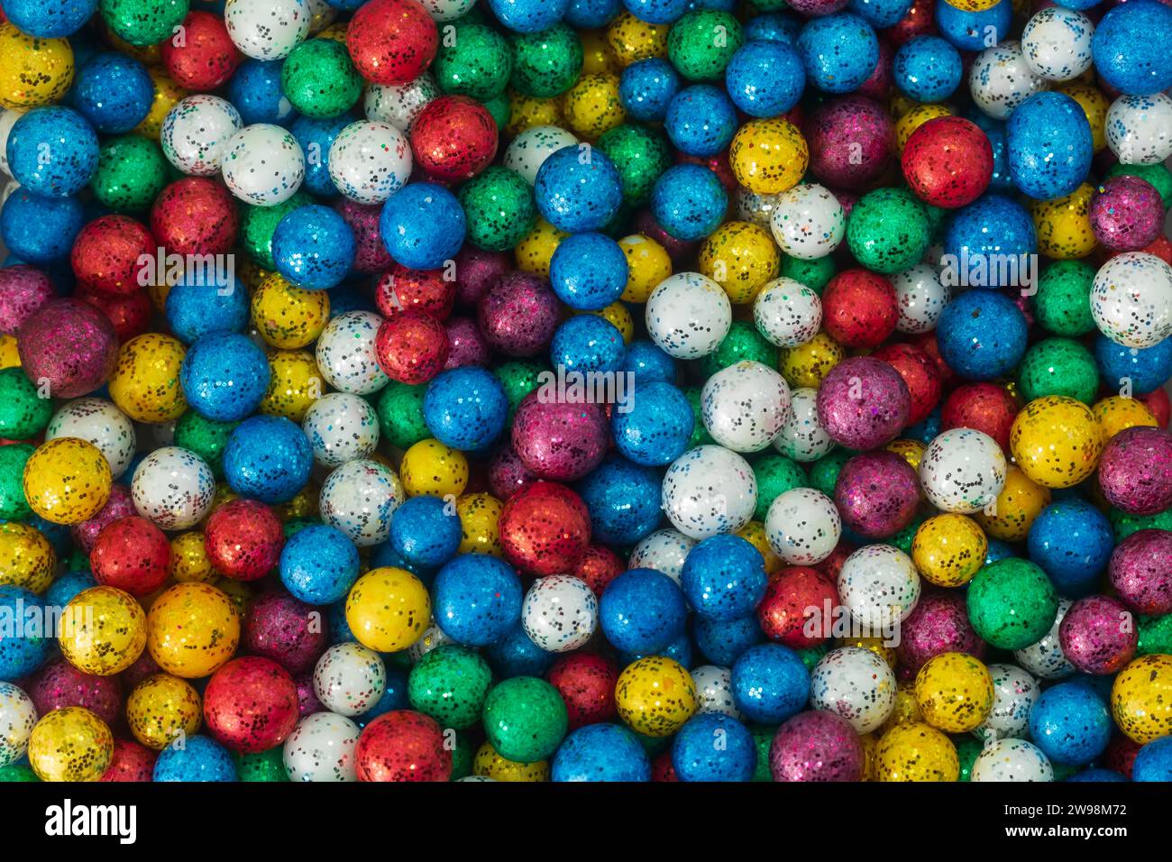Fond coloré d'un tas de petites boules de thermocol. Banque D'Images