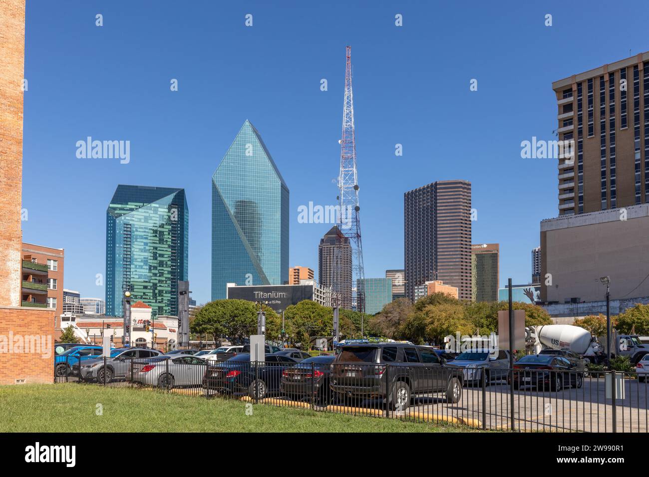 Dallas, États-Unis - 6 novembre 2023 : vue sur les toits de Dallas dans le quartier historique de Westend. Banque D'Images