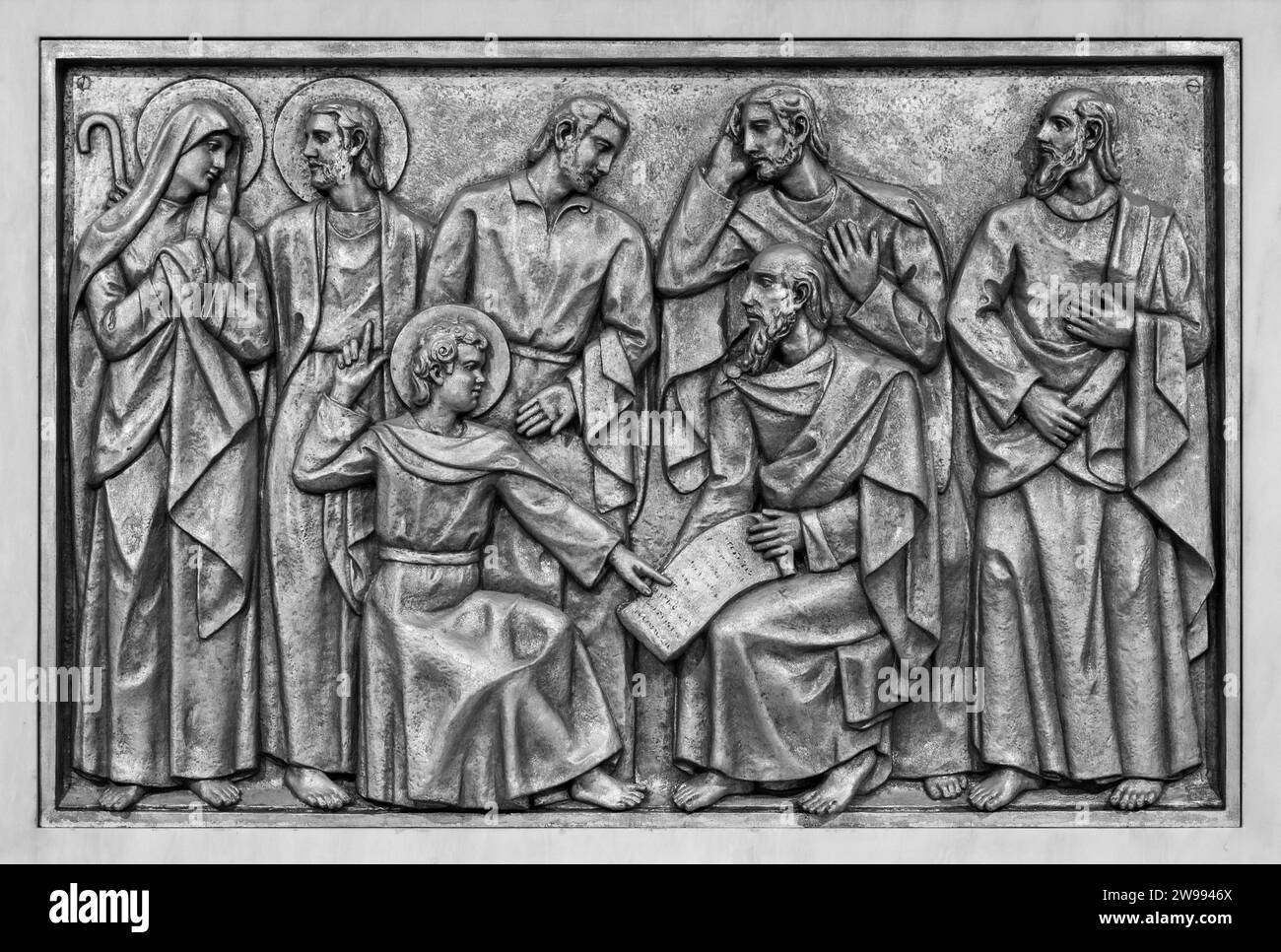 La découverte de Jésus dans le Temple – Cinquième mystère joyeux. Sculpture en relief dans la basilique notre-Dame du Rosaire de Fatima à Fatima, Portugal. Banque D'Images La découverte de Jésus dans le Temple – Cinquième mystère joyeux. Sculpture en relief dans la basilique notre-Dame du Rosaire de Fatima à Fatima, Portugal. Banque D'Images