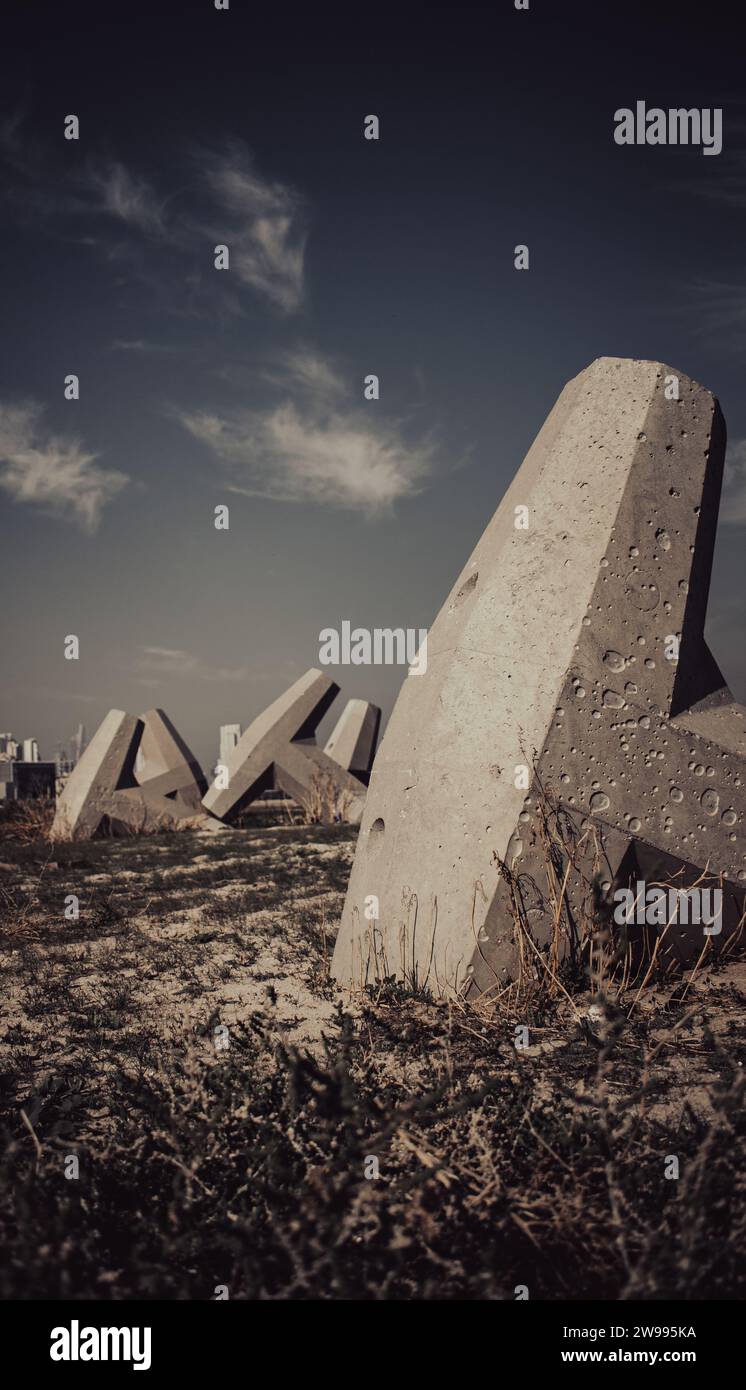 Une vue panoramique des formations rocheuses sur la plage au Koweït Banque D'Images
