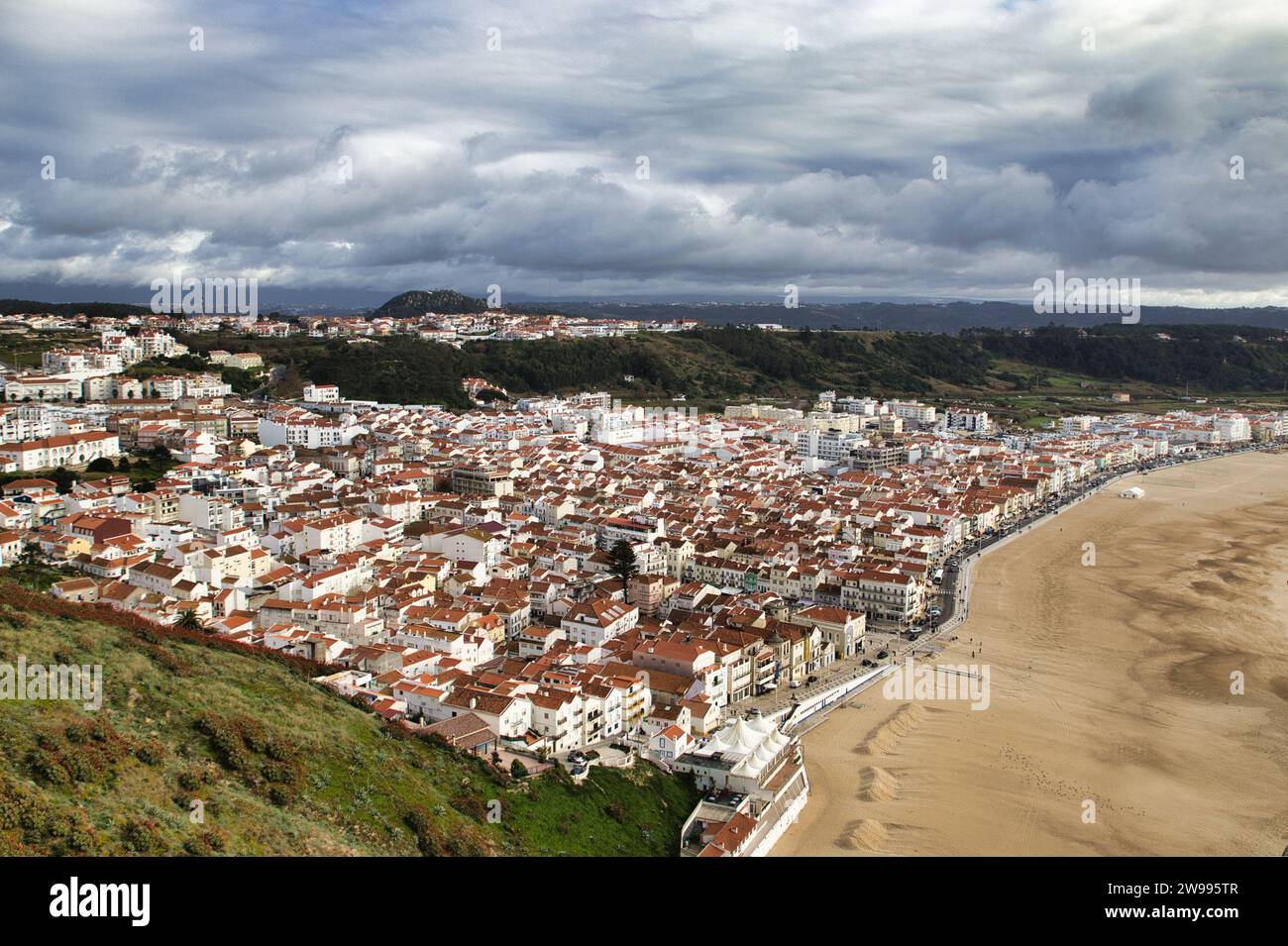 Aperçu du village de Nazare, célèbre destination de voyage pour les surfeurs au Portugal. Aperçu du village de Nazare. Banque D'Images