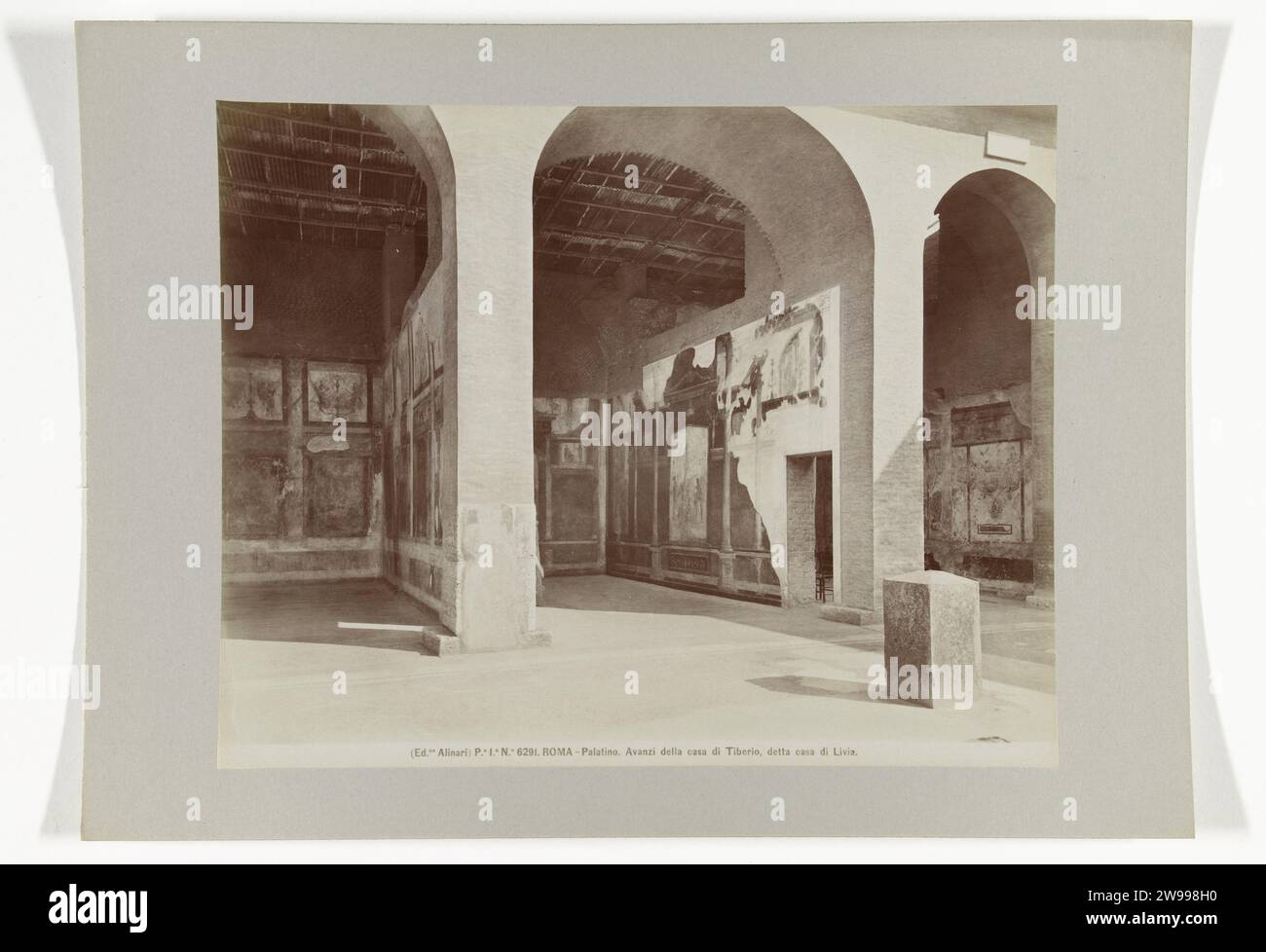 Ruïne Van de Casa di Tiberio / Livia House, Monte Palatino, frères Alinari, c. 1880 - c. 1895 photographie papier Florence. support photographique. impression d'albumen carton ruine d'un bâtiment  architecture. palais de la Maison de Livia. Maison Tibère. Rome Banque D'Images