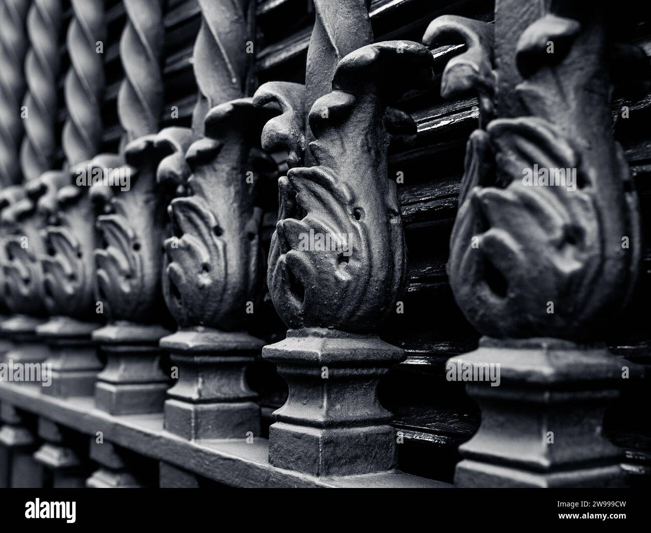 Grille de fenêtre ou portail en fer forgé espagnol sur France grille esp