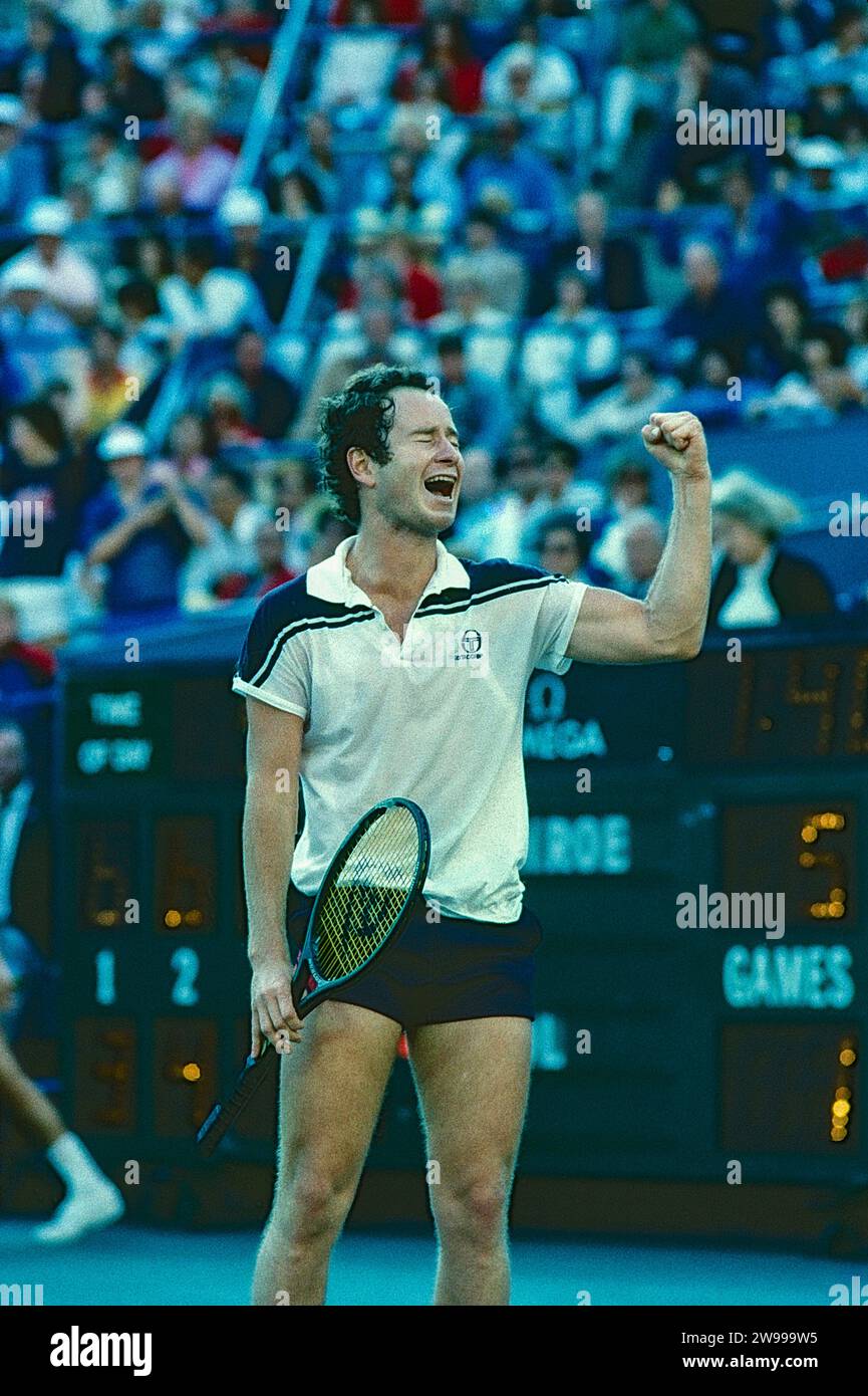 John McEnroe (États-Unis) en compétition à l'US Open de tennis 1984. Banque D'Images