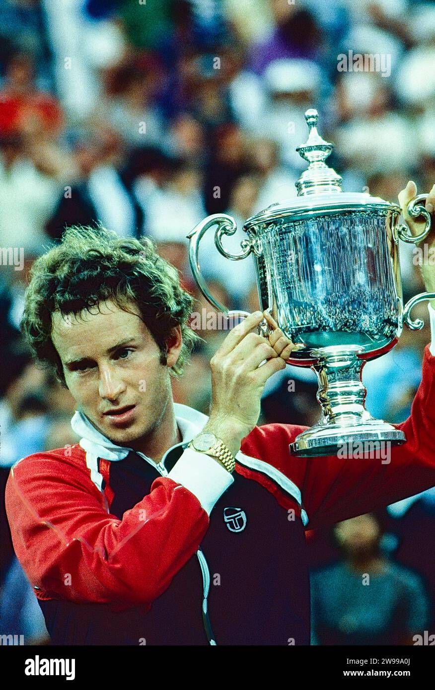 John McEnroe (USA) vainqueur du titre de Grand Chelem en simple masculin à l'US Open de tennis 1981. Banque D'Images