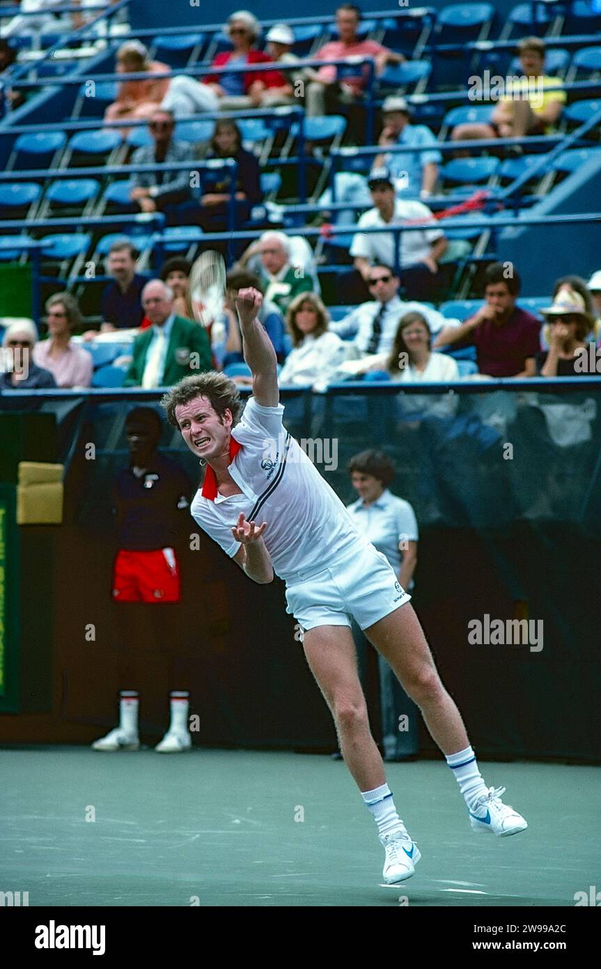 John McEnroe (États-Unis) en compétition à l'US Open de tennis 1981. Banque D'Images